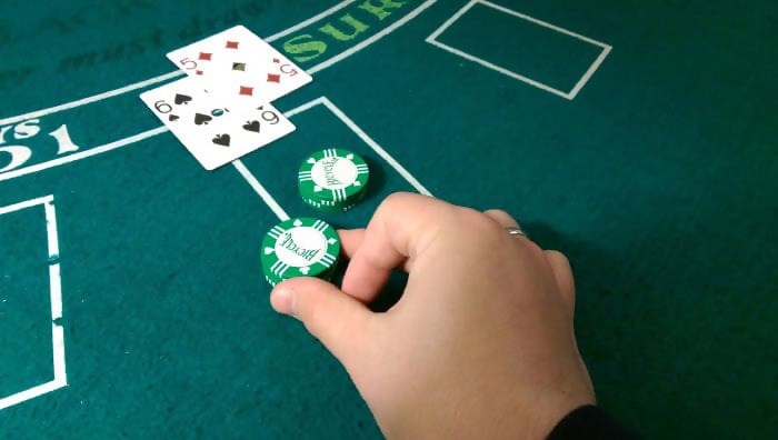 o que significa dobrar para baixo no blackjack